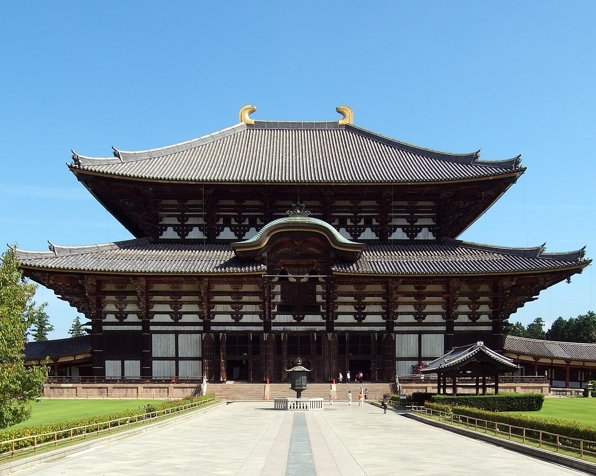 Todai-ji temple and free-roaming deer in Nara
